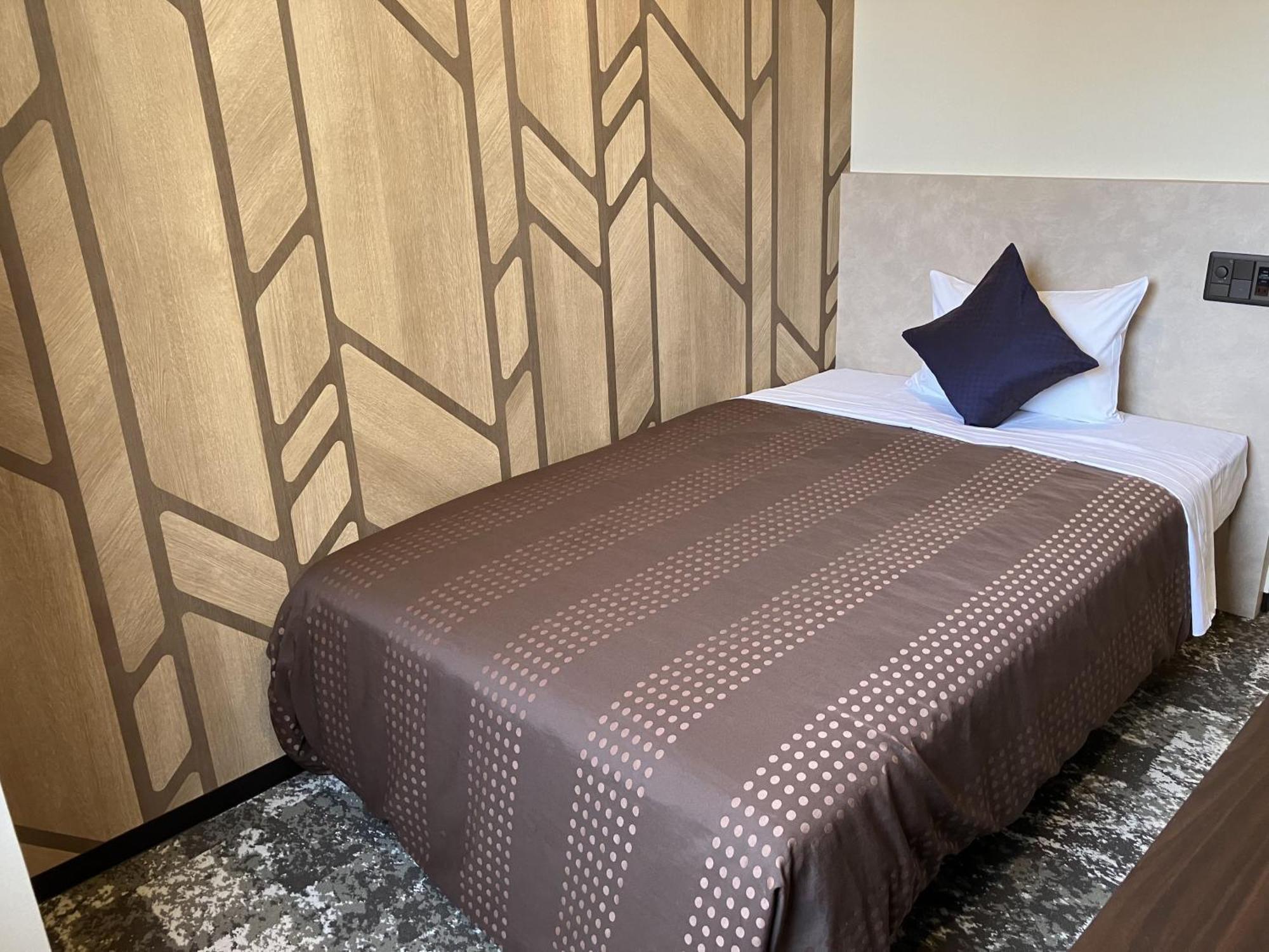 Hotel Livemax Budget ShinОсака Экстерьер фото
